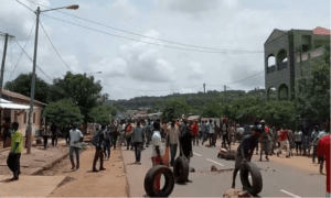Deuxième jour de manifestations: 4 arrestations et des personnes sans abris à Mango