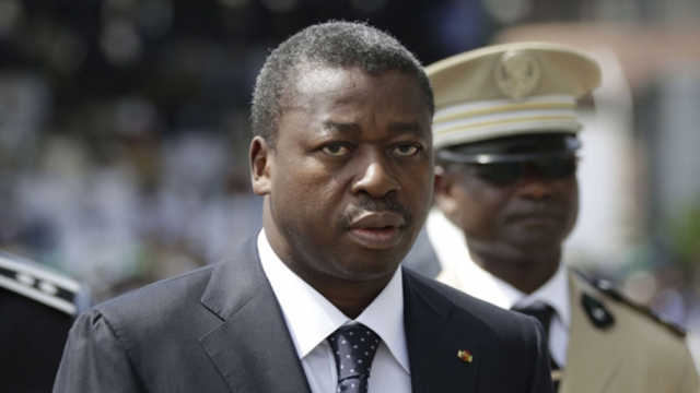 Le Dictateur Faure Gnassingbé feint de découvrir que les Togolais le traitent de dictateur sanguinaire.