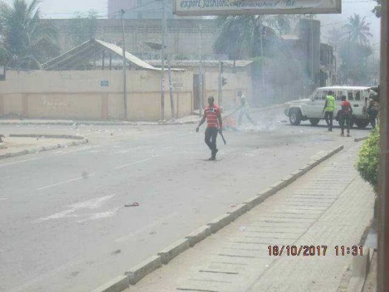 Togo, Manifestations de la Résistance, jour 1 : Faure Gnassingbé lâche ses miliciens tueurs sur les villes. Au moins 2 morts déjà dont un enfant de 11 ans. De nombreux blessés.