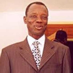 Togo, Commission de réflexion sur les réformes : Après le passage d’Awa Nana à Elavagnon, le Col. Bitenewe menace des intervenants