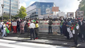 Belgique, Bruxelles : Manif de la diaspora togolaise devant le siège de la Commission de l&rsquo;UE.