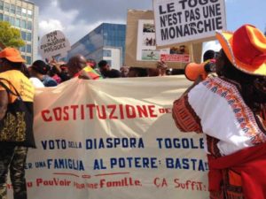 Belgique, Bruxelles : Manif de la diaspora togolaise devant le siège de la Commission de l&rsquo;UE.