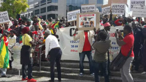 Belgique, Bruxelles : Manif de la diaspora togolaise devant le siège de la Commission de l&rsquo;UE.