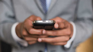 Togo, Usage des téléphones mobiles en circulation : Le ministère de la Sécurité doit sévir&#8230;