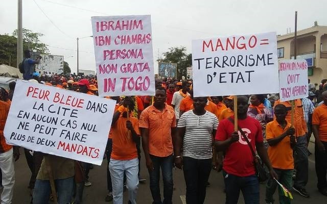 Le temps menace, les rues de Lomé se remplissent davantage
