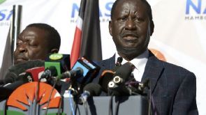 Kenya: Odinga promet de ne pas en rester là avec cette ‘parodie d’élection’