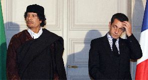 Libye: le fantôme de Kadhafi revient hanter Nicolas Sarkozy