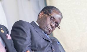 Zimbabwe: un activiste arrêté pour avoir traité Mugabe de ‘mort vivant’