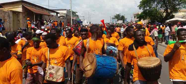 Des milliers de Togolais dans les rues ce samedi 18 Novembre contre le régime du président Faure Gnassingbé 18 novembre 2017