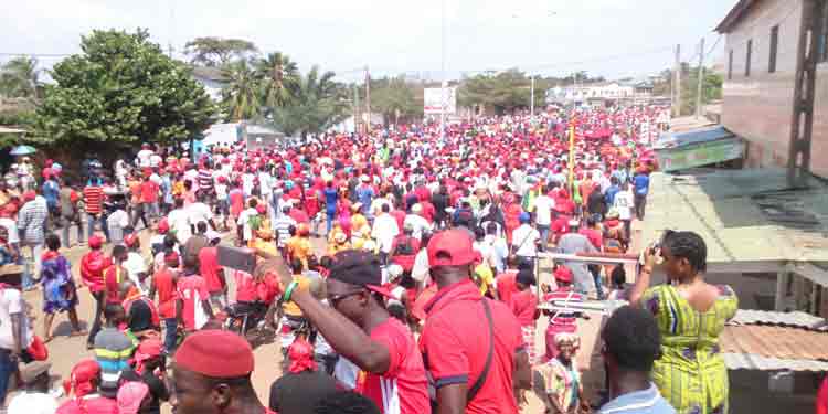 Des milliers de Togolais manifestent dans les rues ce samedi 18 Novembre contre le régime du président Faure Gnassingbé                                                                             18 novembre 2017