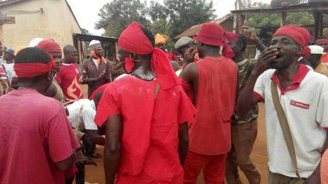 Togo, Manifs populaires patriotiques #FaureMustGo, jour 3 : Affluence record et Tirs à balles réelles sur des artistes de « Togo Debout » à Agoè. Au moins 2 blessés.