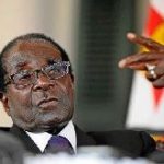 des_zimbabweens_imitent_mugabe_en_train_de_signer_sa_lettre_de_demissionvideo.jpg