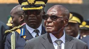 Zimbabwe: fin de parcours pour Robert Mugabe destitué par son parti