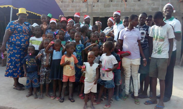 ACDG-Togo offre des présents de Noël aux orphelins de "Mother Charity"