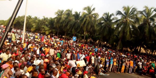 Manifestations au Togo: des milliers de personnes à nouveau dans les rues de Lomé