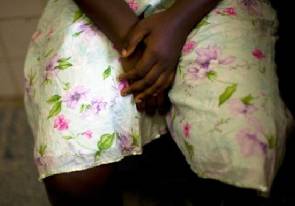 Ghana: une jeune fille violée et filmée par 4 garçons