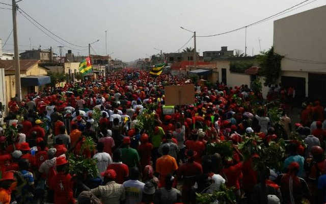 Togo : Près d’un million de Togolais dans la rue à Lomé, Faure Gnassingbé «préside» le sommet de la Cédéao à Abuja…