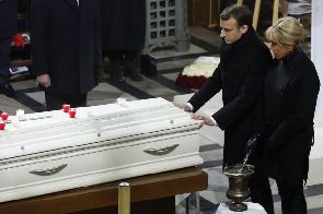 Voici pourquoi Macron n’a pas béni le cercueil de Johnny Hallyday