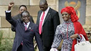 Zimbabwe: Mugabe s’envole avec sa famille pour Singapour