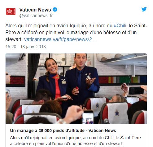 Le pape François marie une hôtesse et un steward à bord de son avion