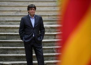 Catalogne: l’investiture de Carles Puigdemont ajournée