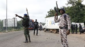 Côte d’Ivoire: les soldats ivoiriens s’affrontent à Bouaké