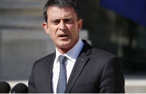France: Manuel Valls se fait passer pour Benoît Hamon dans la rue