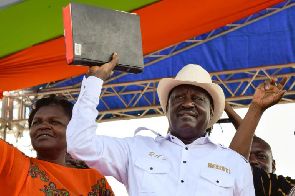L’opposition kényane ‘investit’ Raila Odinga malgré sa défaite électorale
