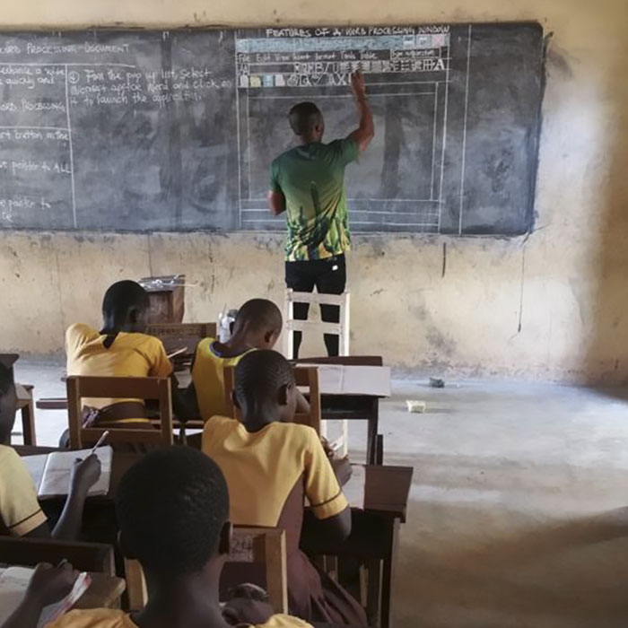Ghana: il enseigne Microsoft Word à la craie et devient célèbre