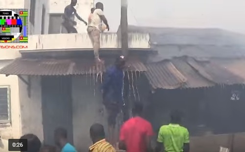 VIDEO/ Incendie d’une maison à Lom-Nava, le feu maîtrisé par voisins et passants avant les pompiers
