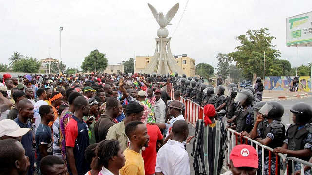 Révolution Togolaise, Le Tour De Garde : Le Temps Des Braves.