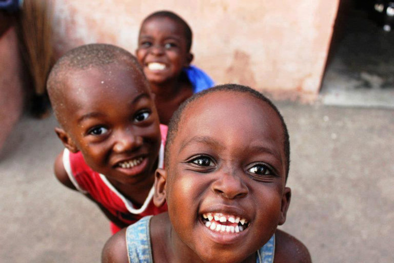 Togo / Partenaires de Développement International (PDI) distribue des « sourires » aux enfants d’Atsandomé