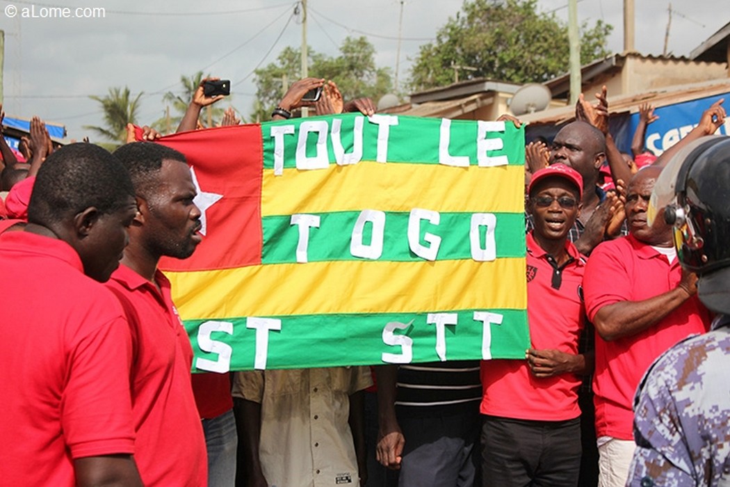 La STT aussi durcit le ton, les travailleurs togolais dans les rues de Lomé samedi