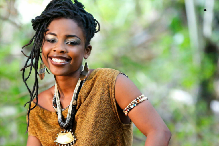 L’artiste togolaise Valentine Alvares chante l’espoir