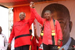 Angola: l’ex-président Dos Santos perd la présidence du parti au pouvoir