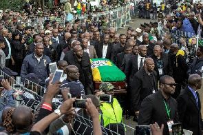 RSA: des milliers de personnes aux obsèques de Winnie Mandela