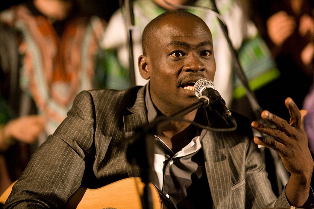 Quand Arsène Duevi, le « shaman italo-togolais » chante la « situation cinquantenaires du Togo »
