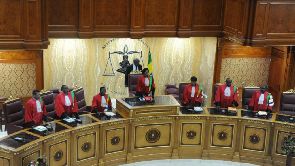 Gabon: la Cour constitutionnelle dissout l’Assemblée, sanctionne le gouvernement