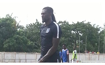 Emmanuel Adébayor se met en forme avec Gomido