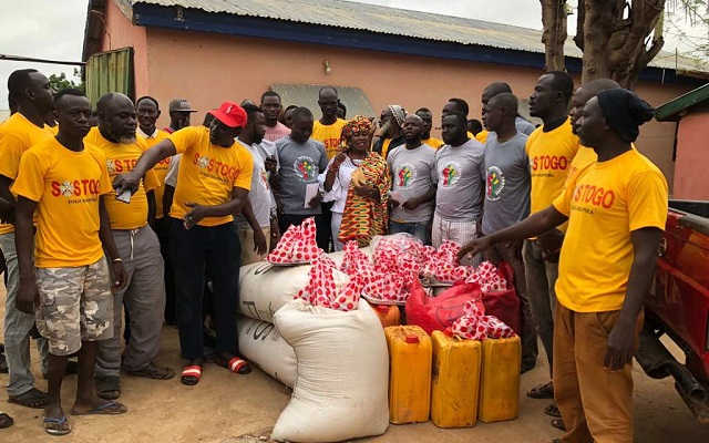 Des dons aux réfugiés togolais à Chereponi