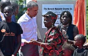 En visite au Kenya, Barack Obama danse avec sa grand-mère [Vidéo]