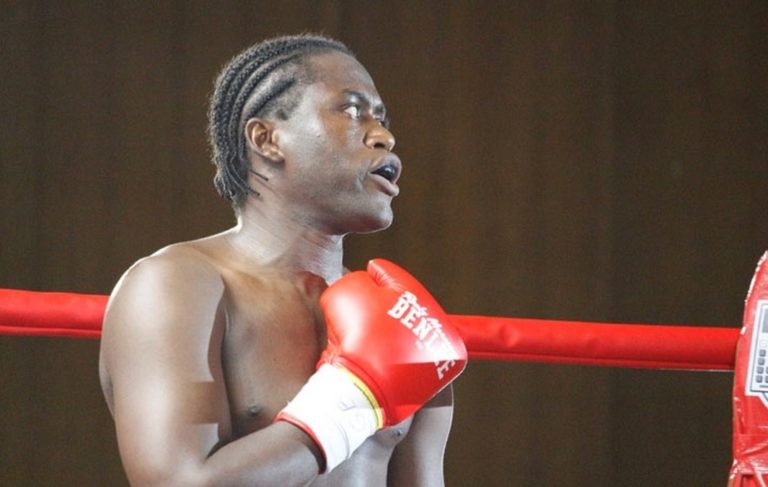 Le boxeur togolais Prinz Lorenzo met ses titres en jeu face à Kumaz Dogan