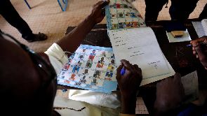 Mali: un scrutin salué malgré des dysfonctionnements