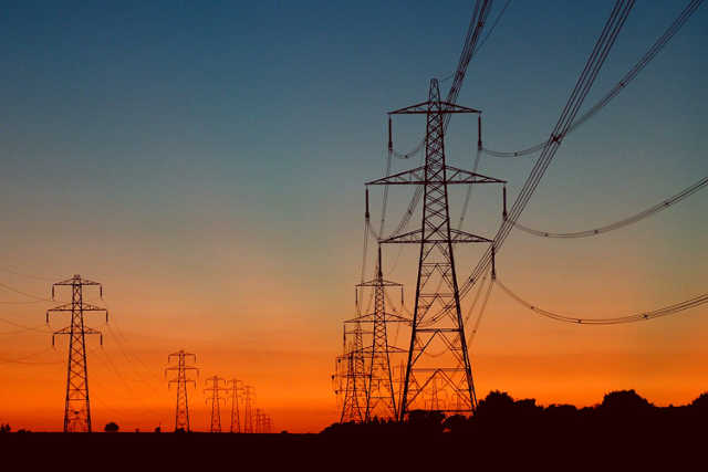 Togo : Nouvelle stratégie d’électrification et Évaluation des besoins : 1000 milliards FCFA pour quelles capacités énergétiques ?