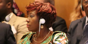 La fille d’une ministre ivoirienne rit de la qualité du papier toilette ivoirien au USA