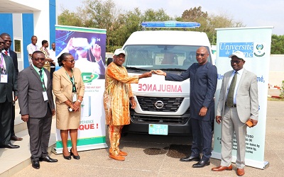 Togo Cellulaire offre une ambulance à l’Université de Lomé