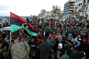 Des milliers de Libyens célèbrent le 8e anniversaire de la chute de Kadhafi