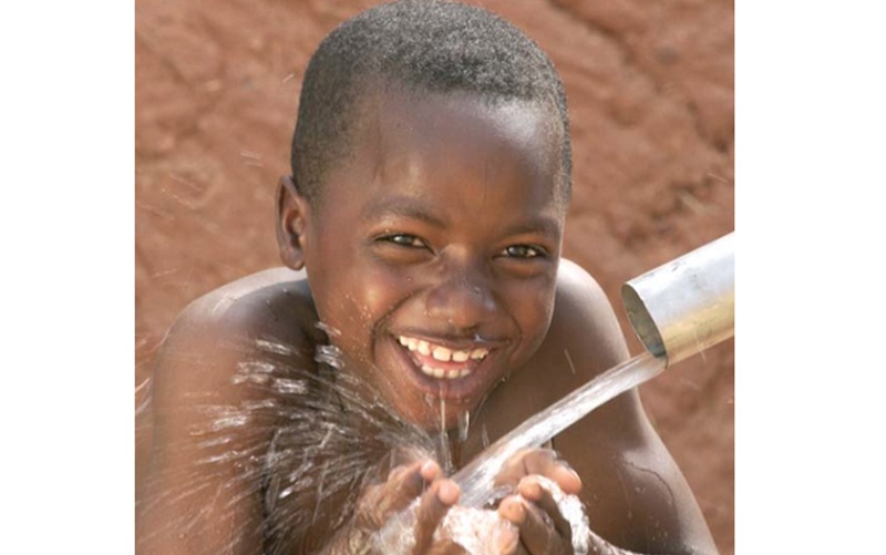 Les enfants pris dans des conflits prolongés sont trois fois plus susceptibles de mourir d’une maladie transmise par l’eau que de la violence