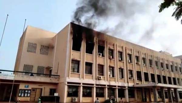 Un incendie maîtrisé à l’Unisersité de Lomé                                                                             18 mars 2019