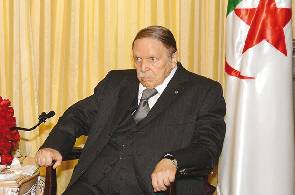 Bouteflika veut rester au pouvoir après l’expiration de son mandat